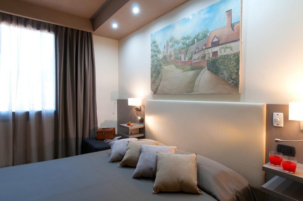 Holiday Rooms Antica Badia Volterra Phòng bức ảnh