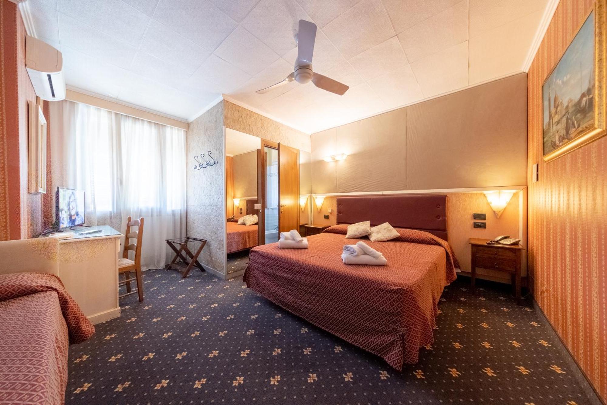 Holiday Rooms Antica Badia Volterra Ngoại thất bức ảnh