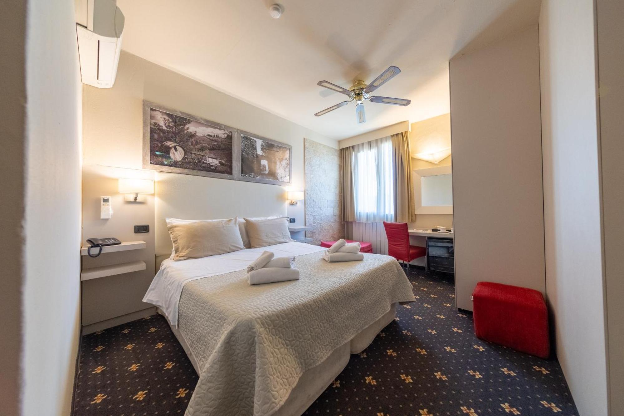 Holiday Rooms Antica Badia Volterra Ngoại thất bức ảnh