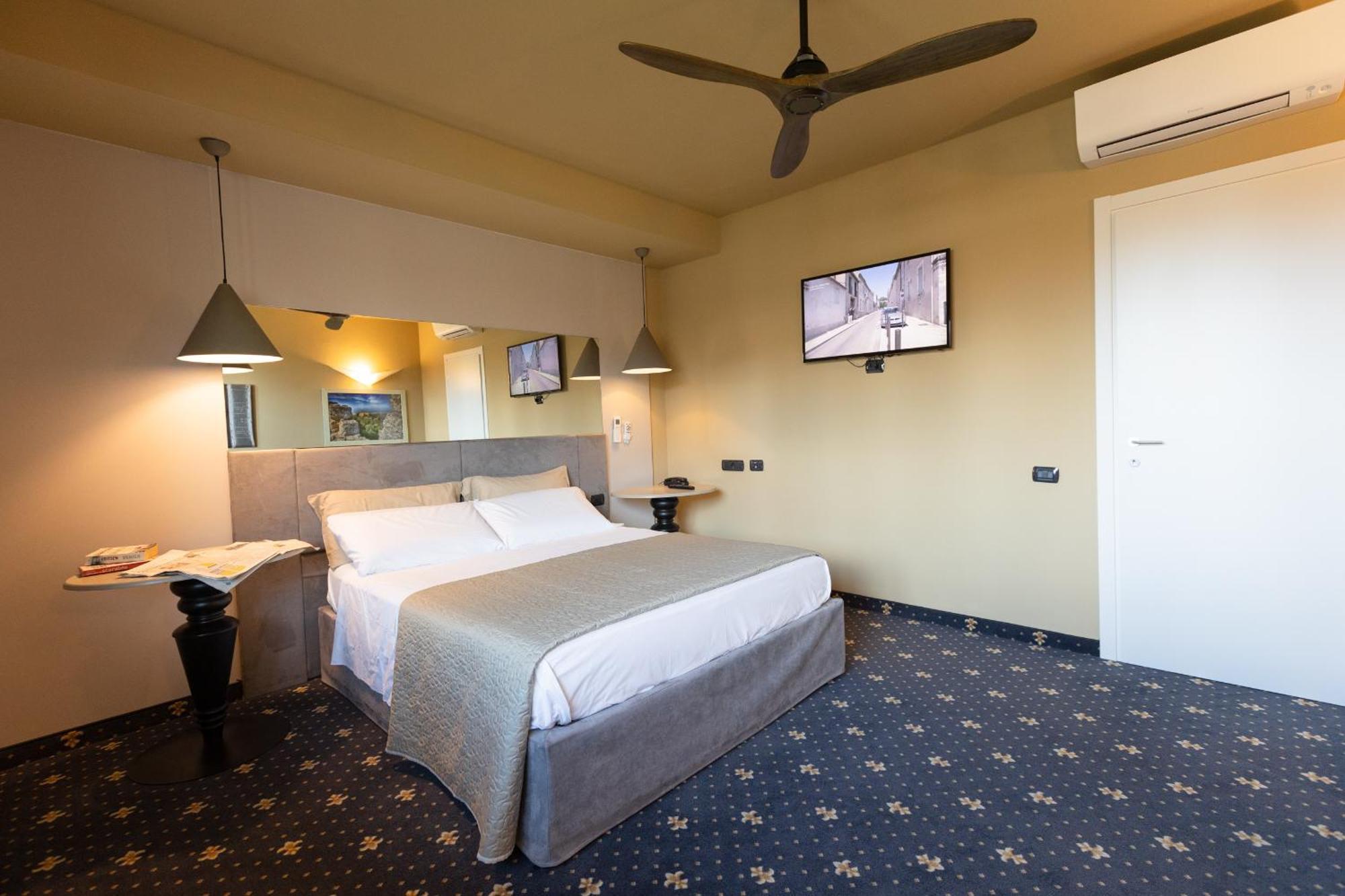 Holiday Rooms Antica Badia Volterra Ngoại thất bức ảnh