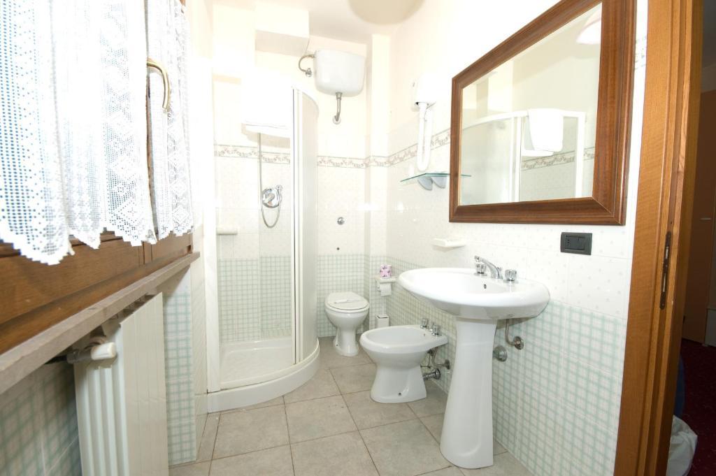 Holiday Rooms Antica Badia Volterra Phòng bức ảnh
